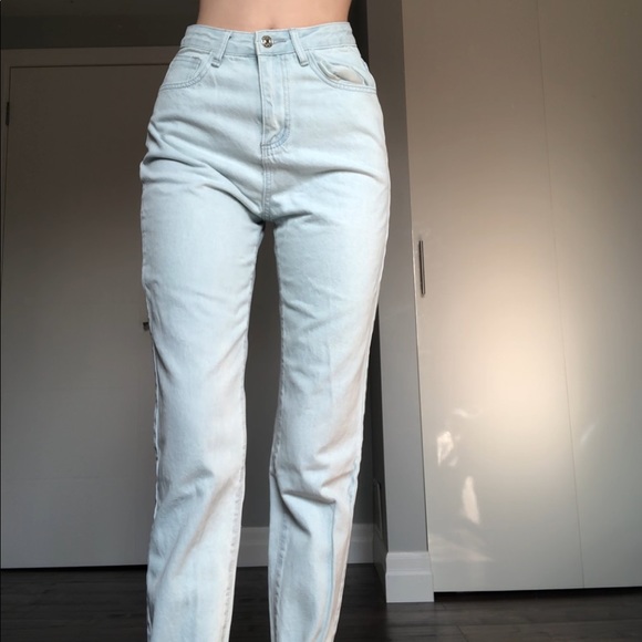 lightwash straight leg jeans - Picture 2 of 3